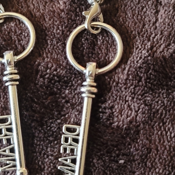 A Set of Keys Earrings Pair - Picture 3 of 10